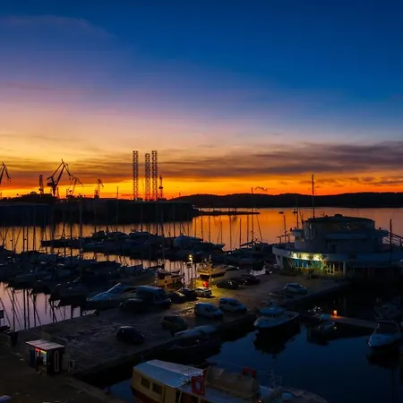 Studio Apartment Harbour Pula Exterior photo