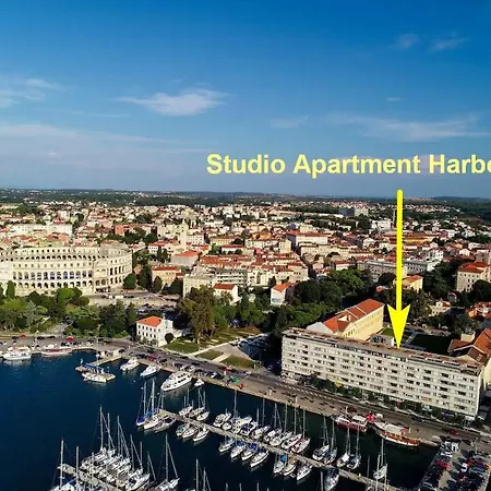 Studio Apartment Harbour Pula Exterior photo