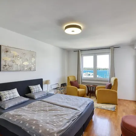 Studio Apartment Harbour Pula Exterior photo