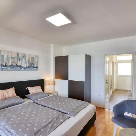 Studio Apartment Harbour Pula Exterior photo