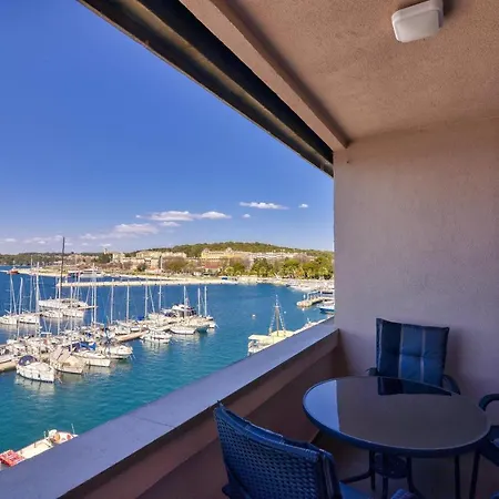 Studio Apartment Harbour Pula Exterior photo