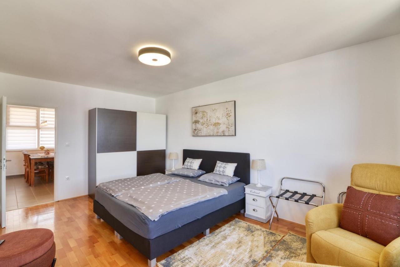 Apartment Harbour Pula